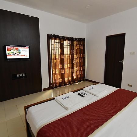 Lake View Hotel Madurai Buitenkant foto