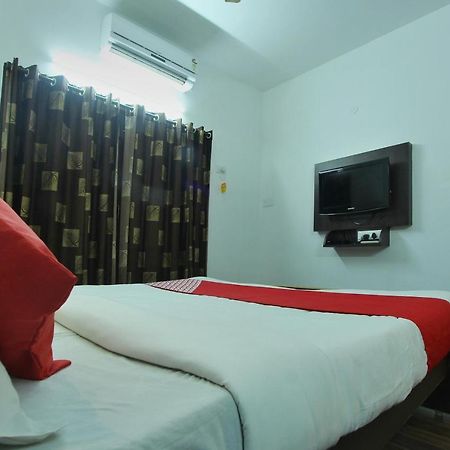 Lake View Hotel Madurai Buitenkant foto