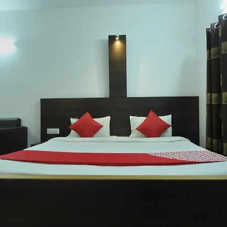 Lake View Hotel Madurai Buitenkant foto