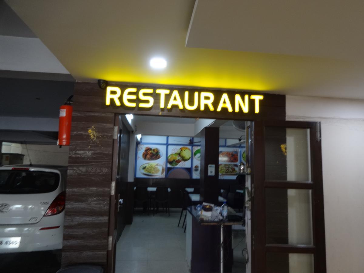 Lake View Hotel Madurai Buitenkant foto