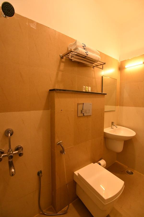 Lake View Hotel Madurai Buitenkant foto