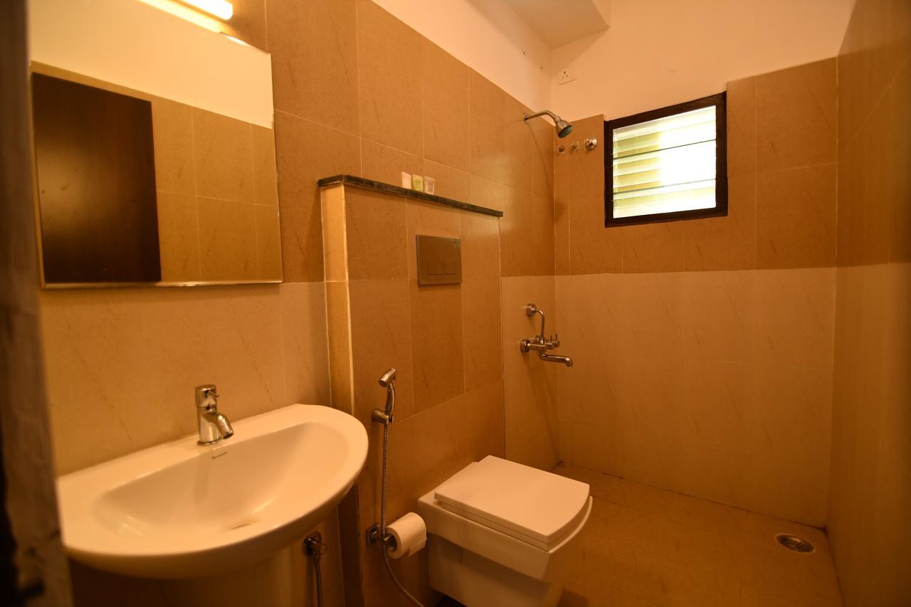 Lake View Hotel Madurai Buitenkant foto