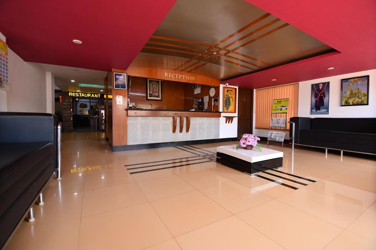 Lake View Hotel Madurai Buitenkant foto
