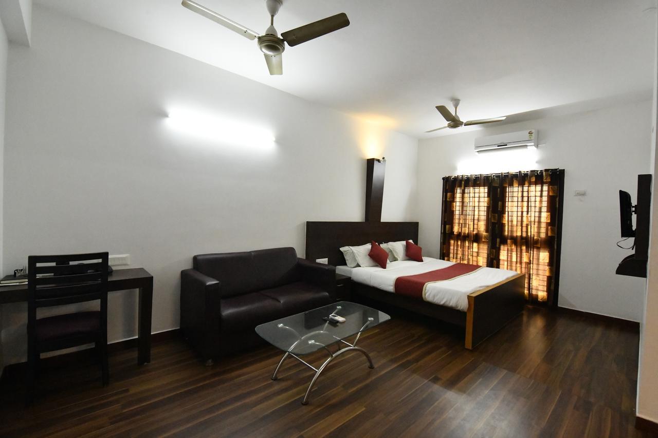 Lake View Hotel Madurai Buitenkant foto