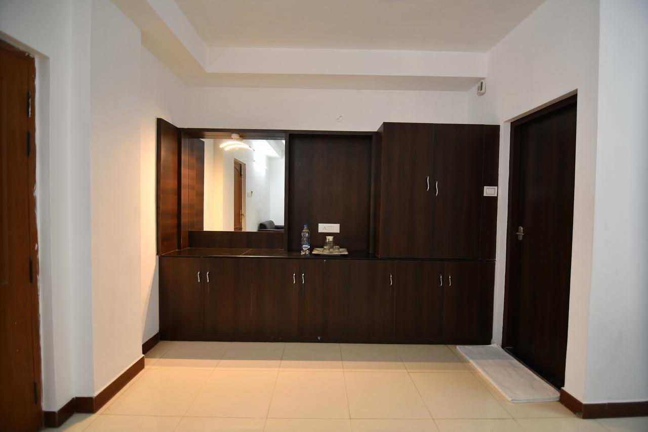 Lake View Hotel Madurai Buitenkant foto