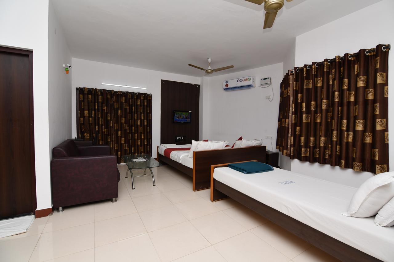 Lake View Hotel Madurai Buitenkant foto
