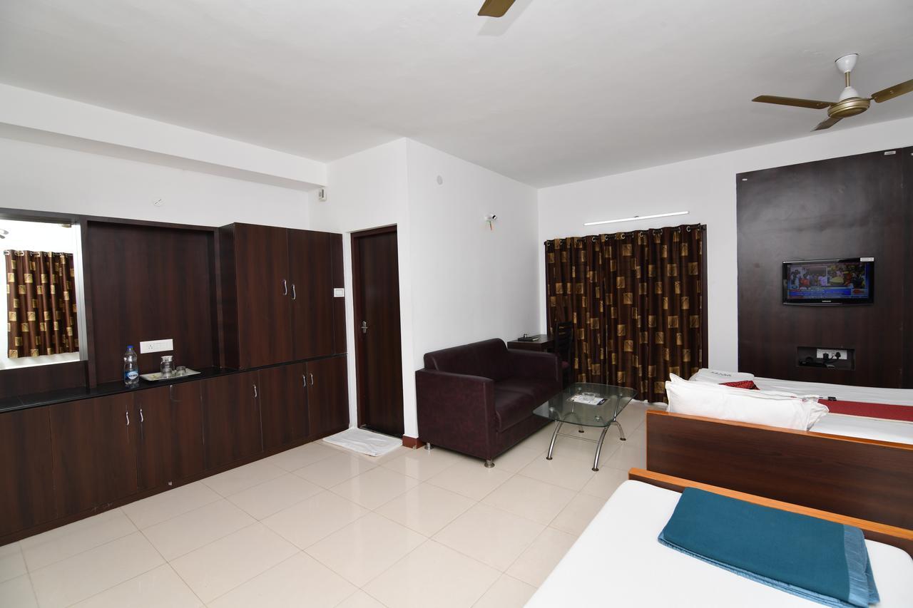 Lake View Hotel Madurai Buitenkant foto