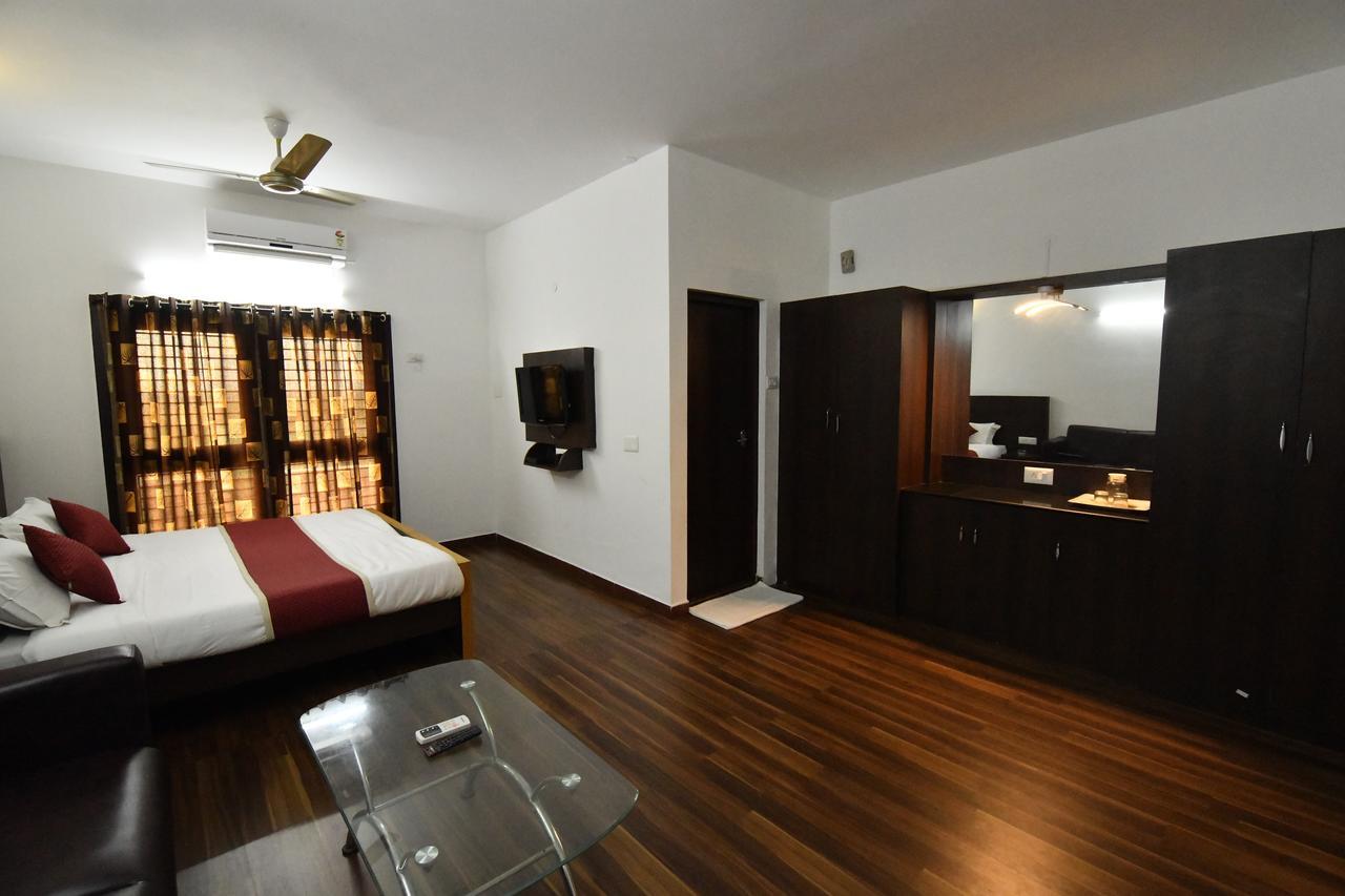 Lake View Hotel Madurai Buitenkant foto