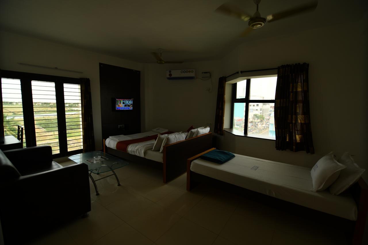 Lake View Hotel Madurai Buitenkant foto
