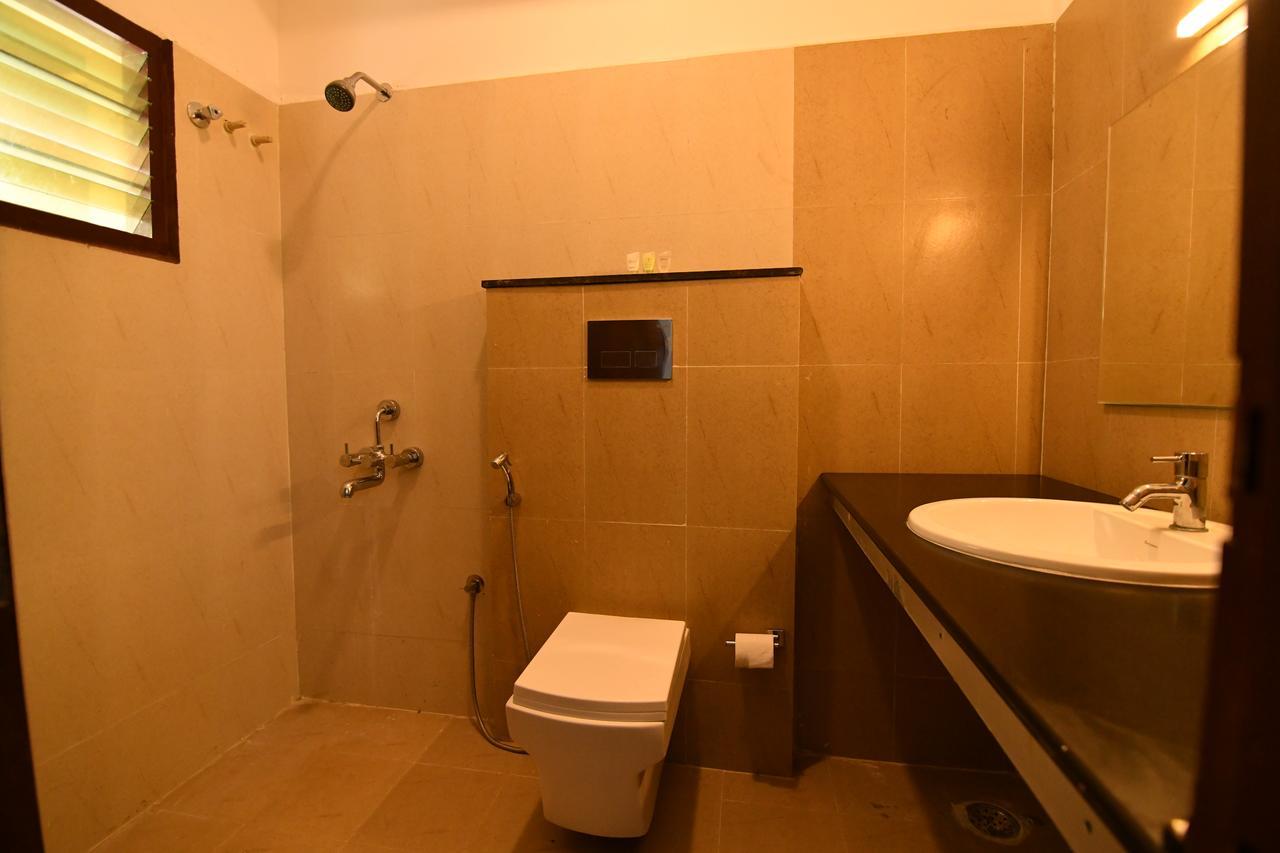 Lake View Hotel Madurai Buitenkant foto