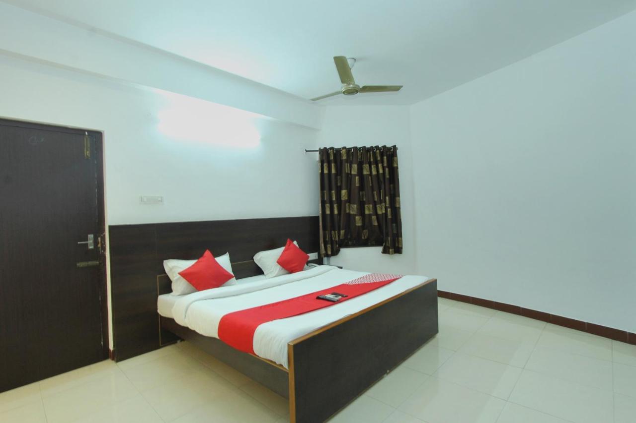 Lake View Hotel Madurai Buitenkant foto