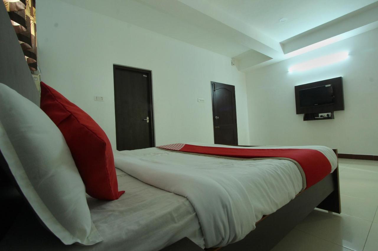 Lake View Hotel Madurai Buitenkant foto