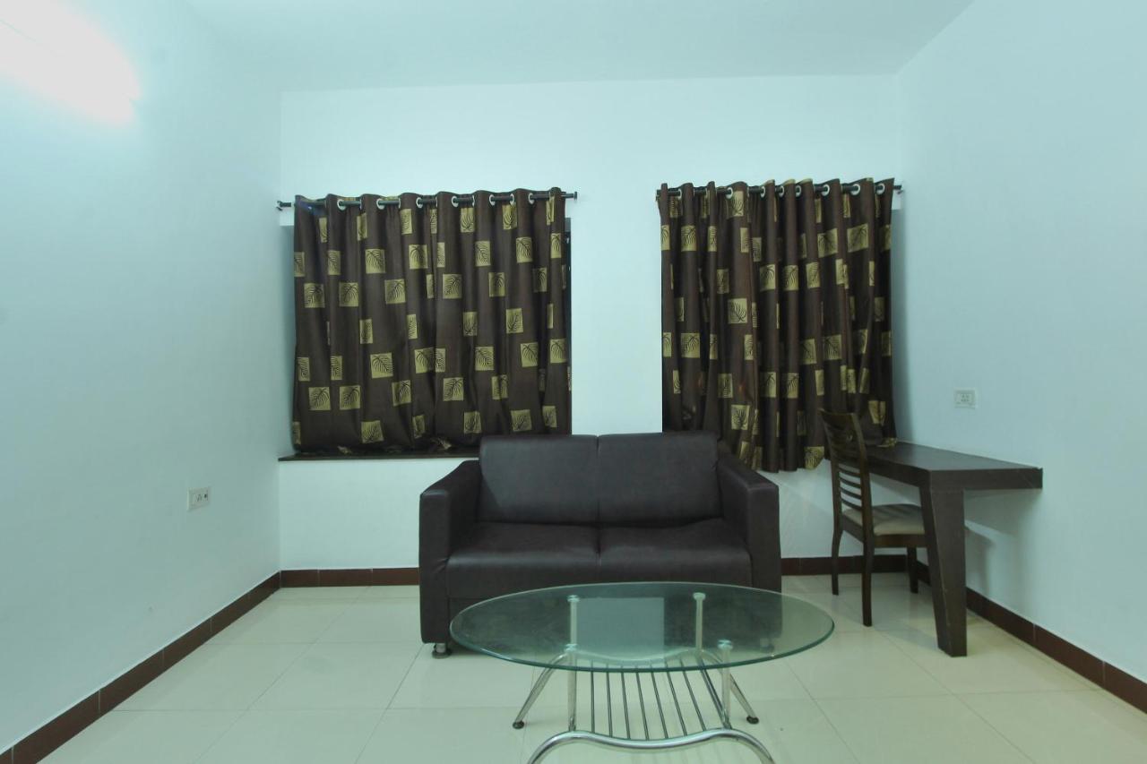 Lake View Hotel Madurai Buitenkant foto