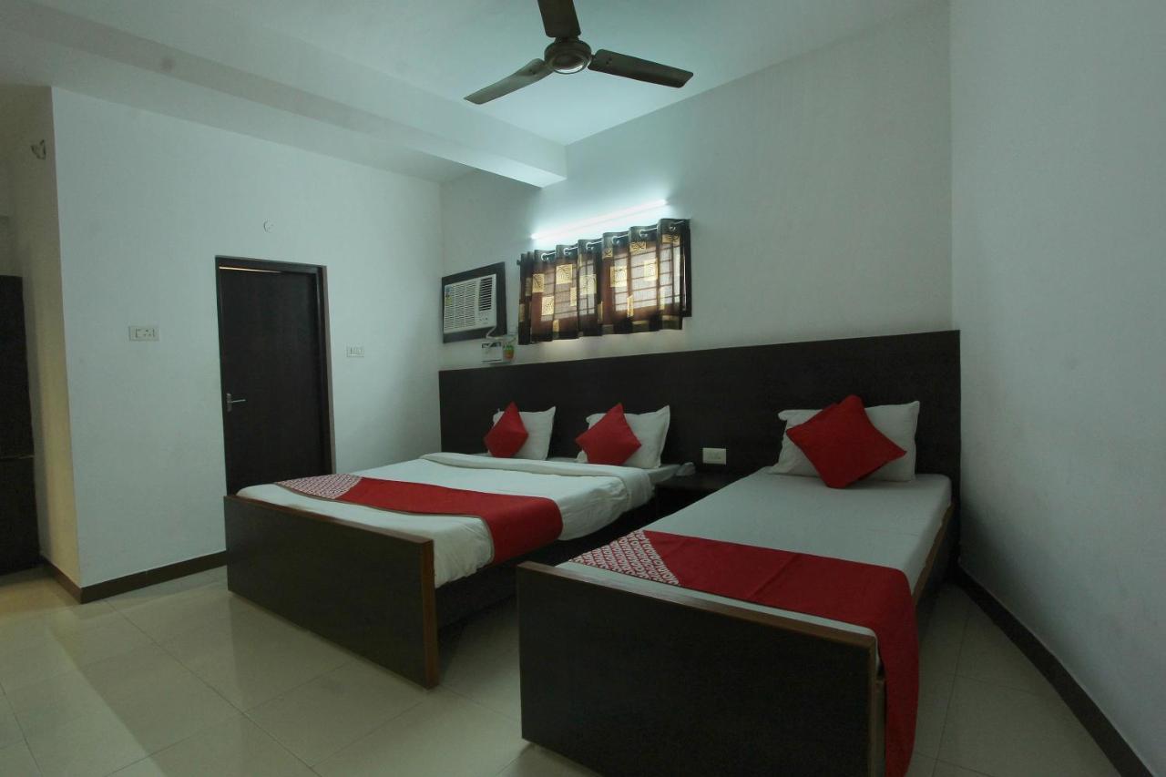 Lake View Hotel Madurai Buitenkant foto