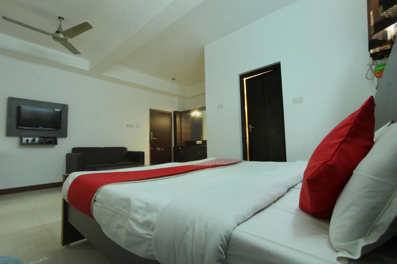 Lake View Hotel Madurai Buitenkant foto
