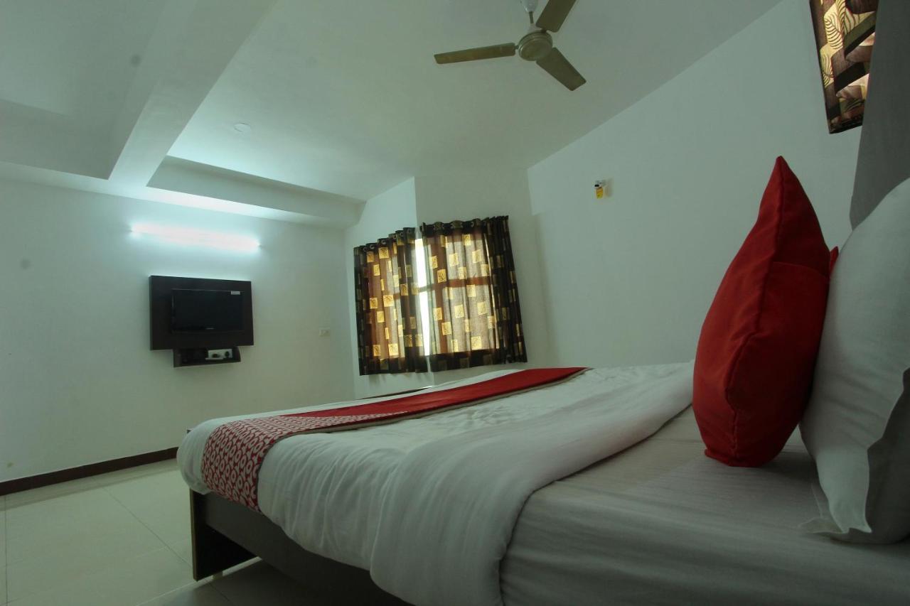 Lake View Hotel Madurai Buitenkant foto