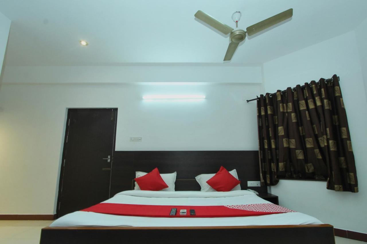 Lake View Hotel Madurai Buitenkant foto