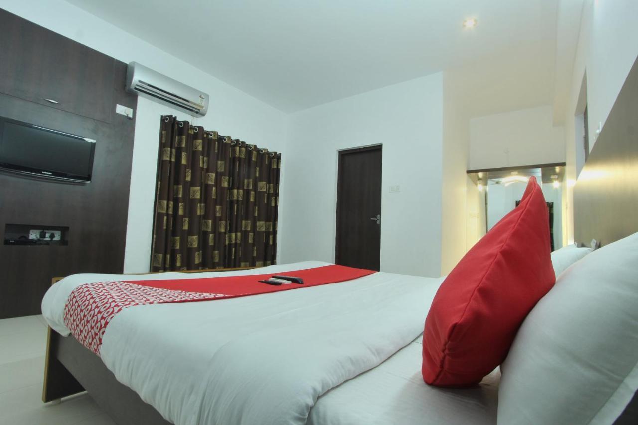 Lake View Hotel Madurai Buitenkant foto