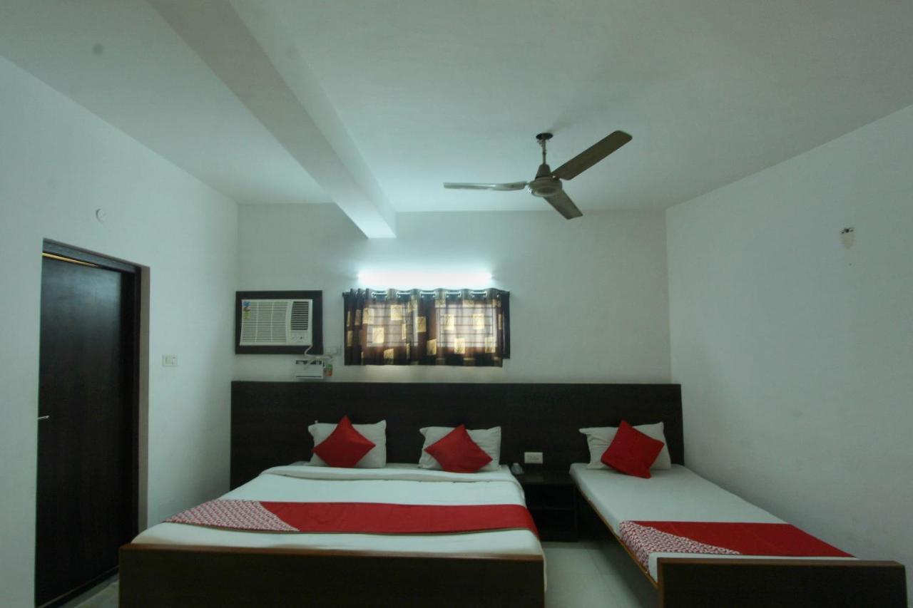 Lake View Hotel Madurai Buitenkant foto
