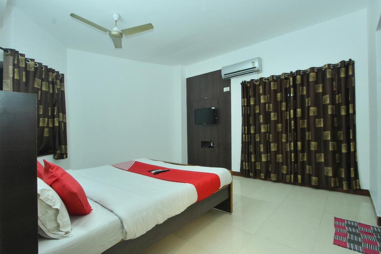 Lake View Hotel Madurai Buitenkant foto