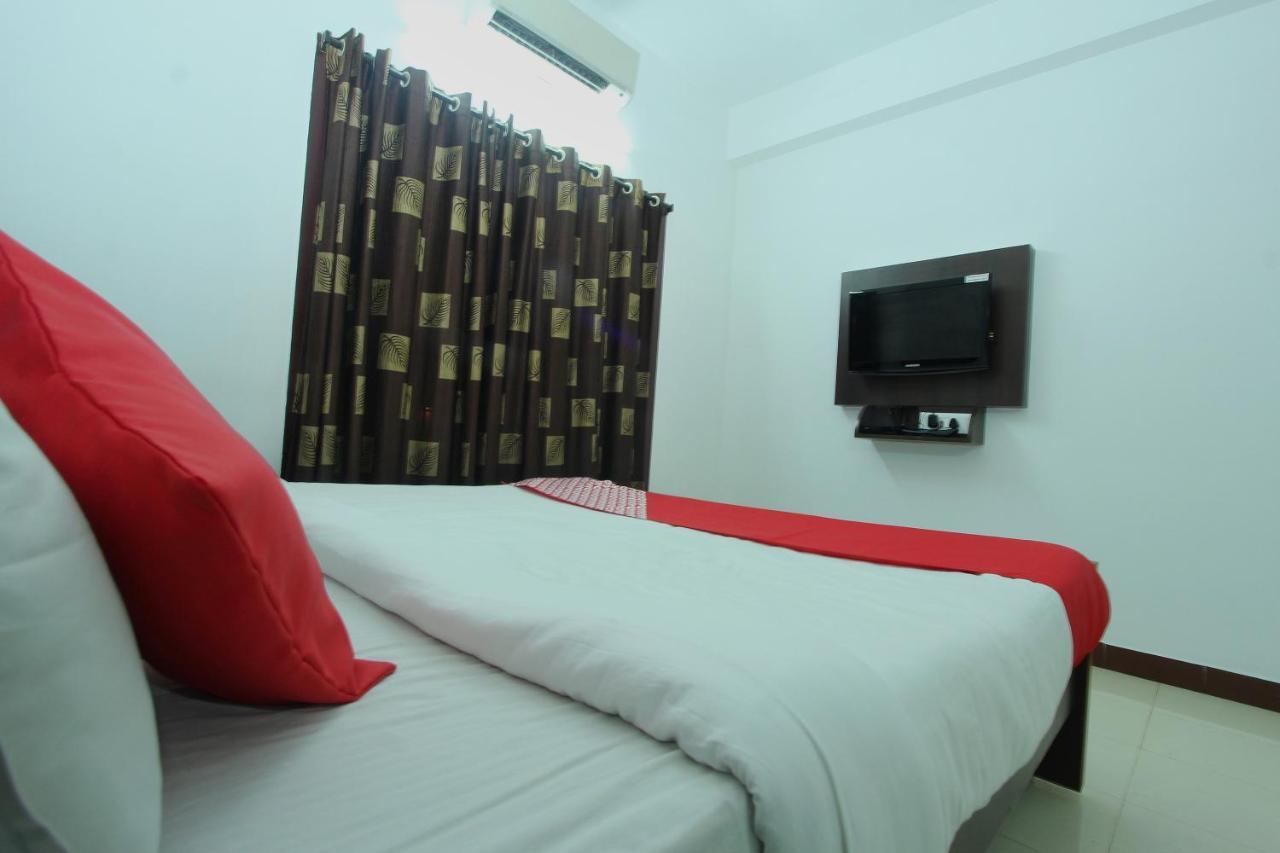 Lake View Hotel Madurai Buitenkant foto