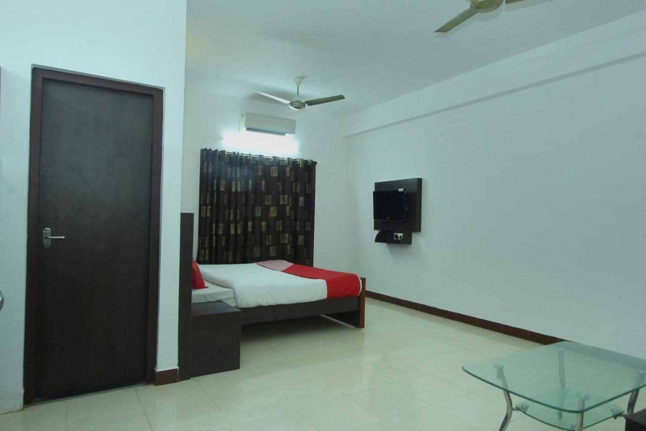 Lake View Hotel Madurai Buitenkant foto
