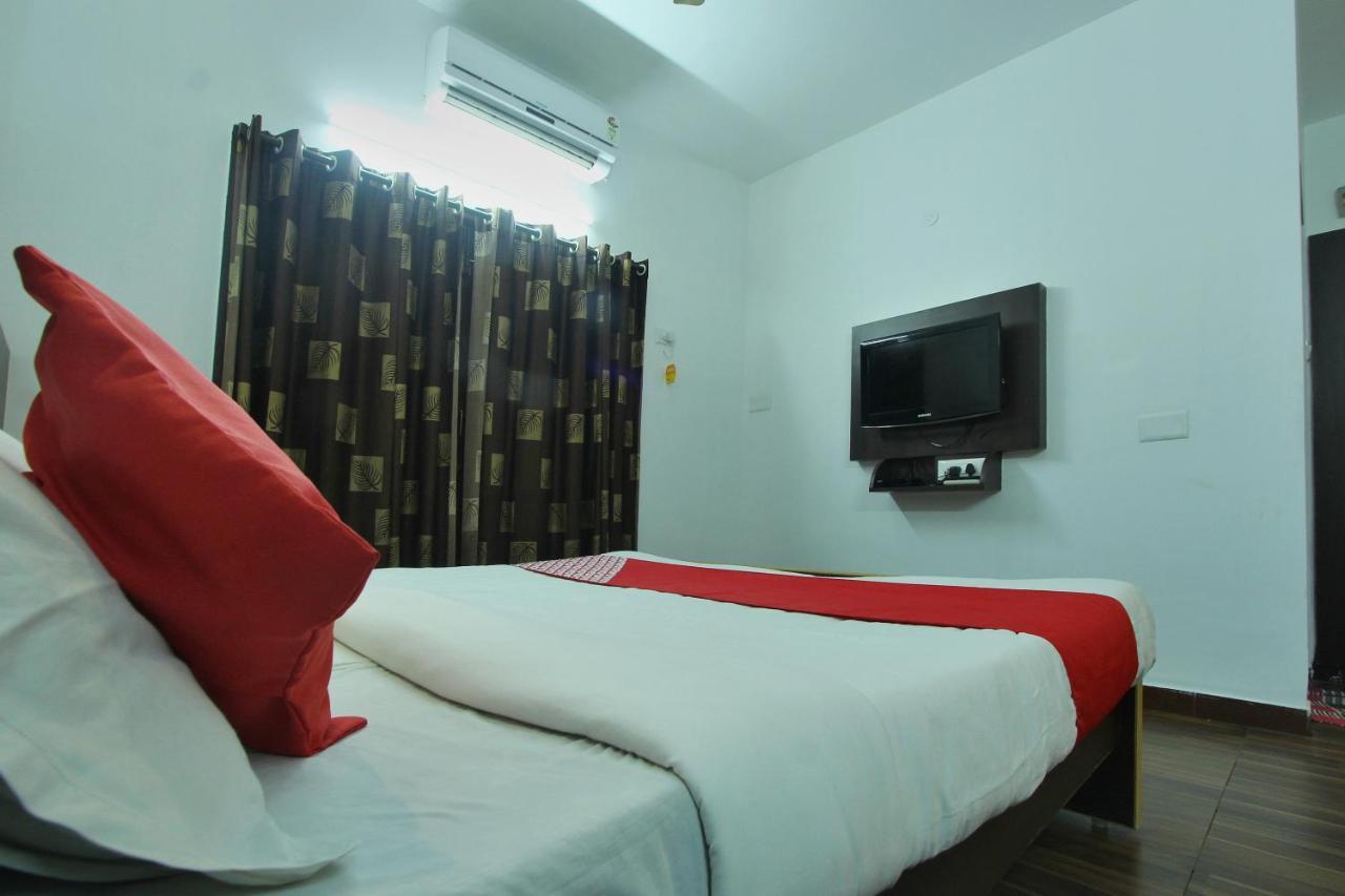 Lake View Hotel Madurai Buitenkant foto