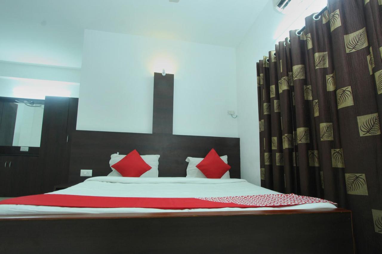 Lake View Hotel Madurai Buitenkant foto