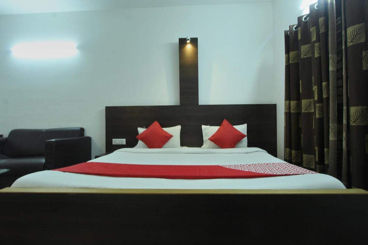 Lake View Hotel Madurai Buitenkant foto