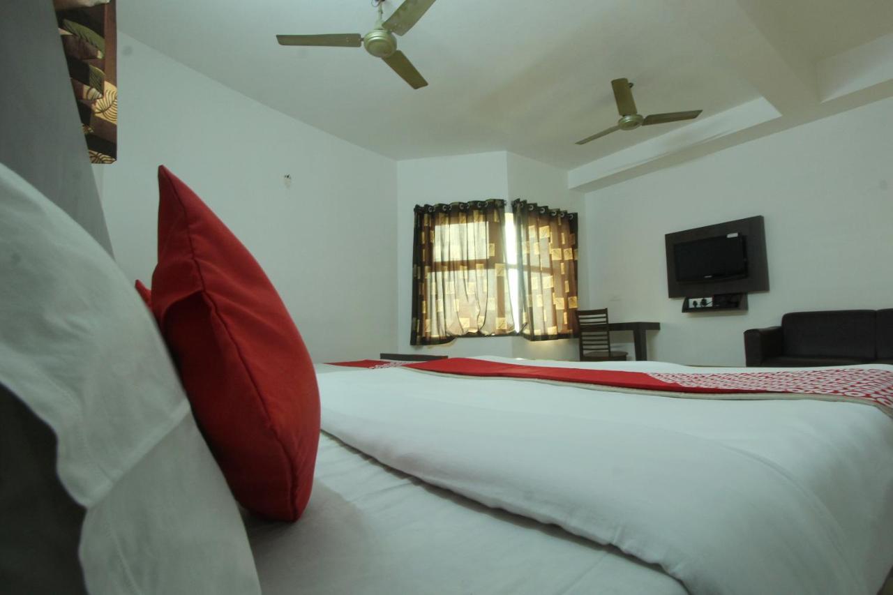 Lake View Hotel Madurai Buitenkant foto