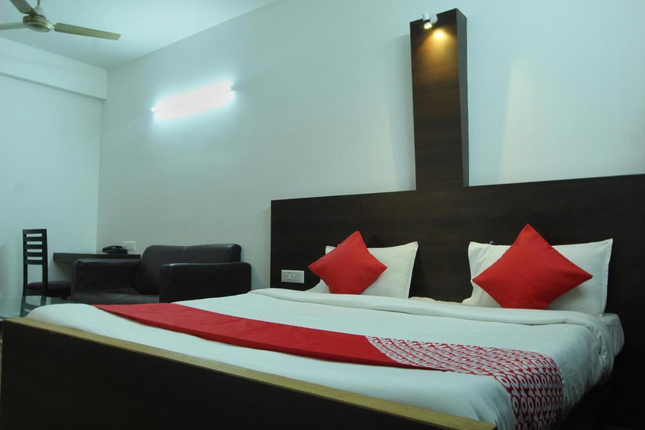 Lake View Hotel Madurai Buitenkant foto