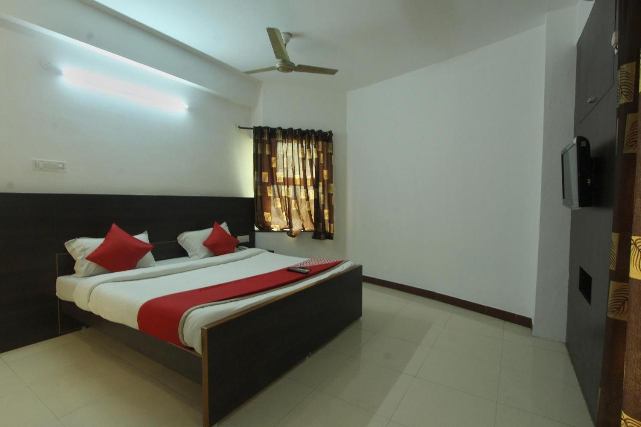 Lake View Hotel Madurai Buitenkant foto