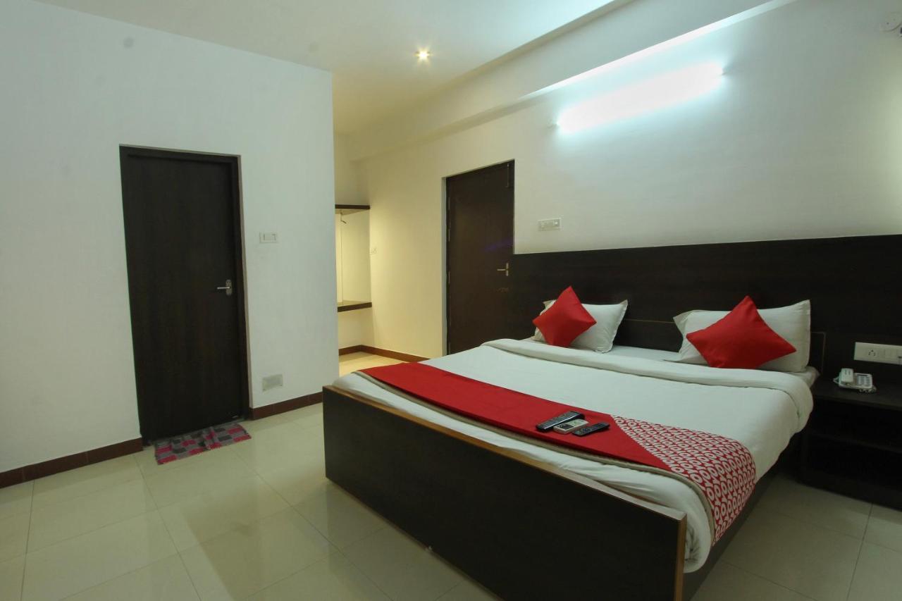 Lake View Hotel Madurai Buitenkant foto