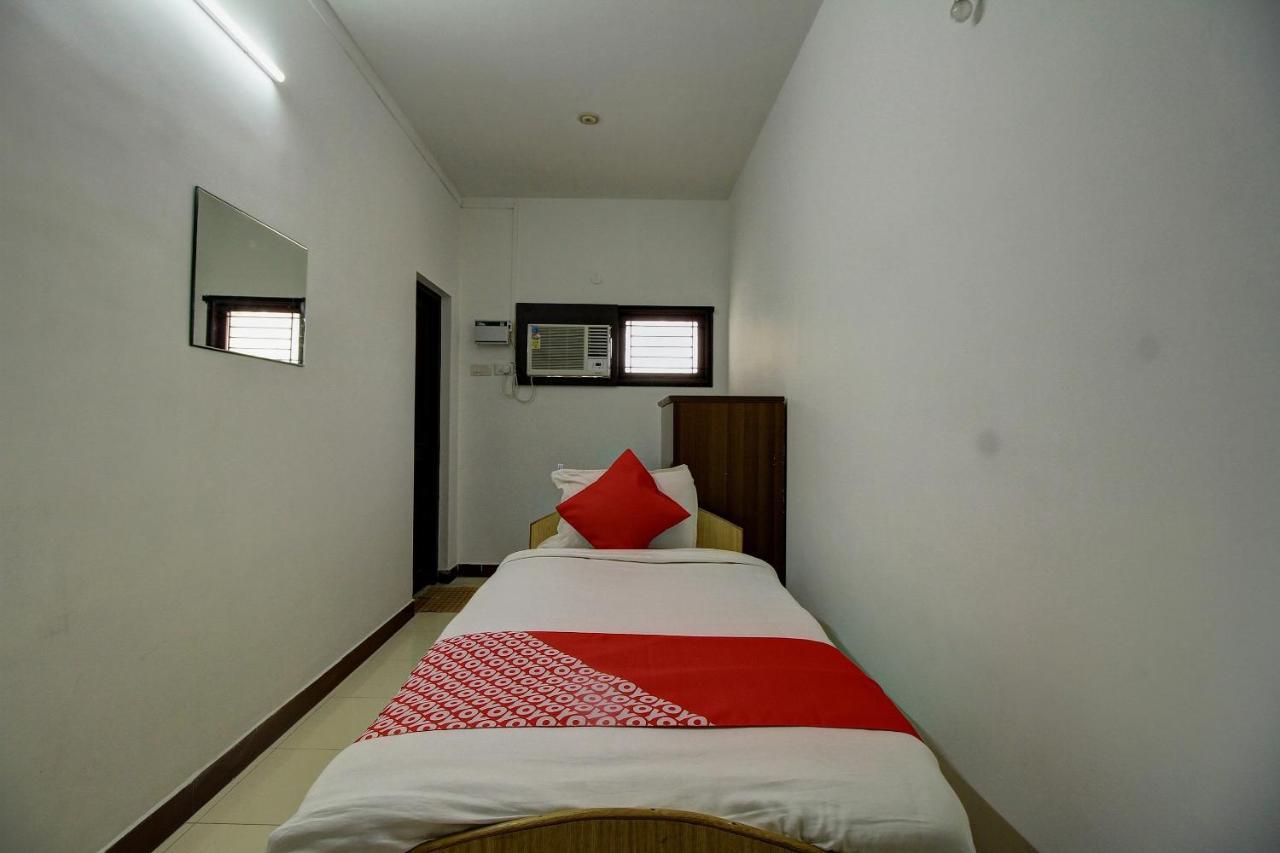 Lake View Hotel Madurai Buitenkant foto