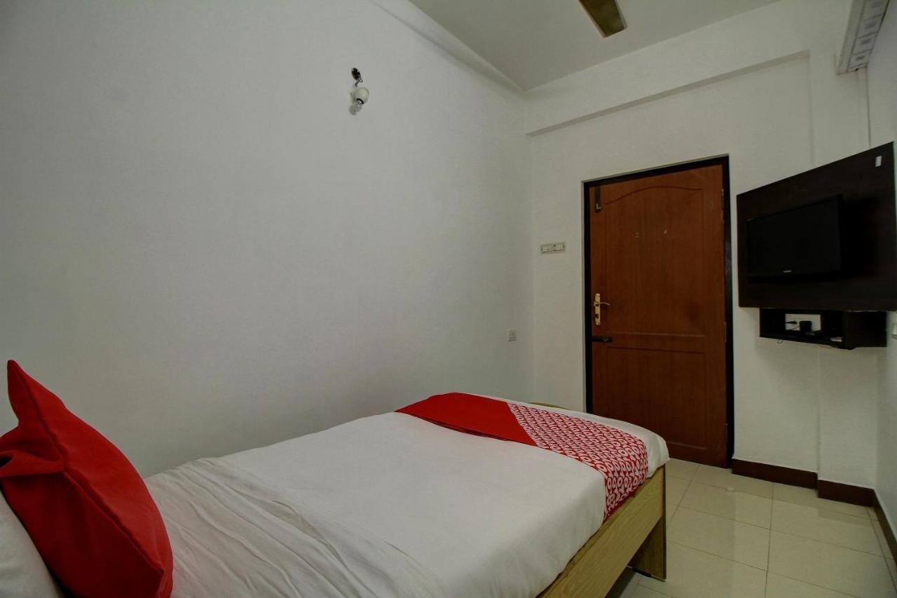 Lake View Hotel Madurai Buitenkant foto